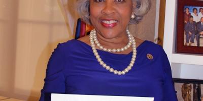 Image of Congresswoman Beatty holding sign that reads, "Go Purple."