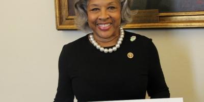 Congresswoman Beatty Stands with "#ParkChamp" Sign.